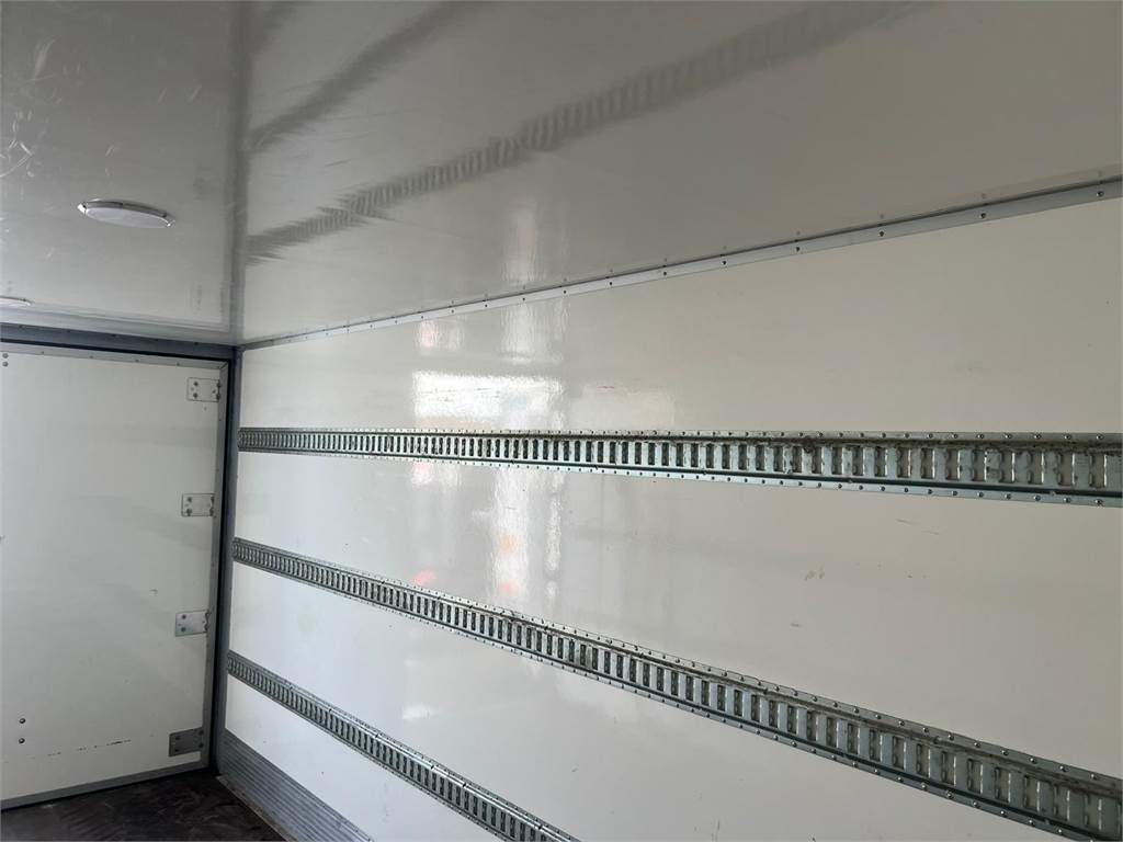 MAN TGL 8-220 4x2 BL incl. 2 stk veksellad - 박스 트럭 : 사진 3 MAN TGL 8-220 4x2 BL incl. 2 stk veksellad - 박스 트럭 : 사진 3