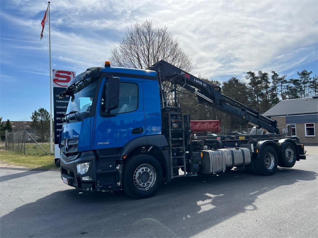 Mercedes-Benz Antos 2546 - Hiab 192 E kran - 스킵 로더 트럭 : 사진 1 Mercedes-Benz Antos 2546 - Hiab 192 E kran - 스킵 로더 트럭 : 사진 1