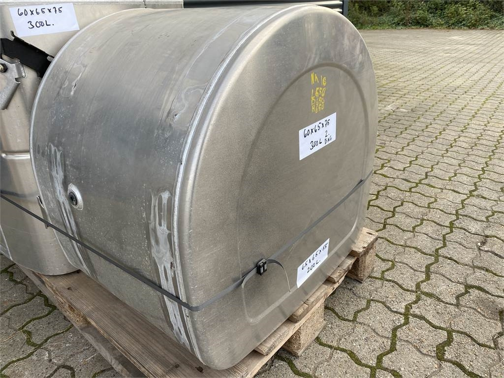 Volvo 200 ltr Dieseltank - 연료 탱크 트럭 용 : 사진 2 Volvo 200 ltr Dieseltank - 연료 탱크 트럭 용 : 사진 2