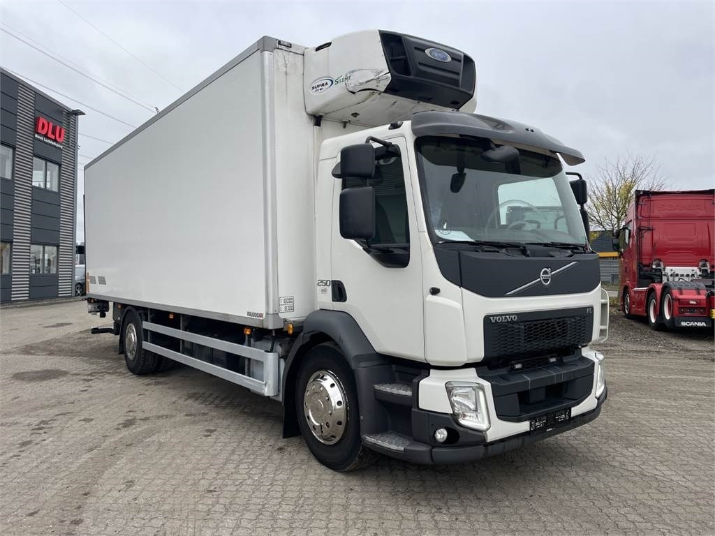 Volvo FL 250HK 18 ton dobbelt copartment - 냉동탑차 : 사진 4 Volvo FL 250HK 18 ton dobbelt copartment - 냉동탑차 : 사진 4