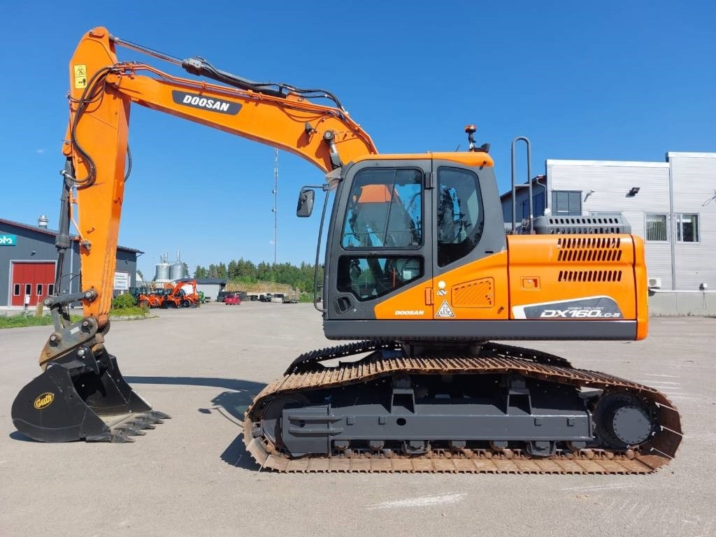 Doosan DX160LCH-5 METSÄALUSTA - 크롤러 굴삭기 : 사진 1 Doosan DX160LCH-5 METSÄALUSTA - 크롤러 굴삭기 : 사진 1