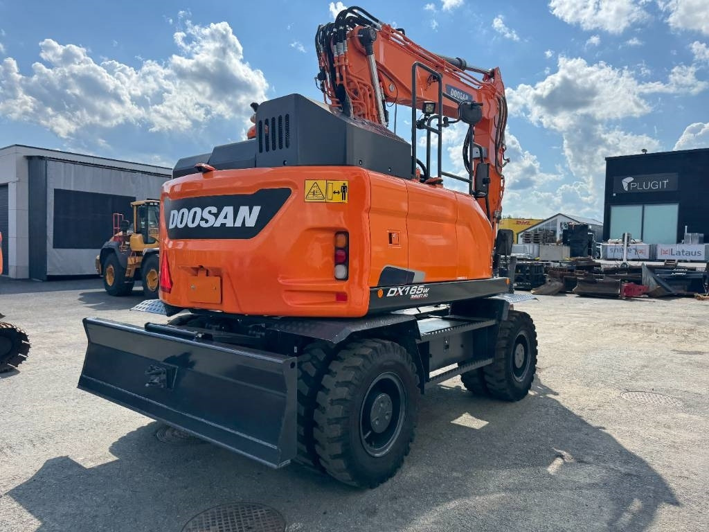 Doosan DX165W-5 PYÖRITTÄJÄLLÄ - 휠 굴삭기 : 사진 5 Doosan DX165W-5 PYÖRITTÄJÄLLÄ - 휠 굴삭기 : 사진 5