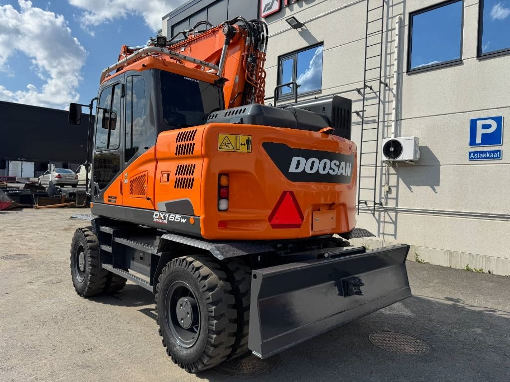 Doosan DX165W-5 PYÖRITTÄJÄLLÄ - 휠 굴삭기 : 사진 3 Doosan DX165W-5 PYÖRITTÄJÄLLÄ - 휠 굴삭기 : 사진 3