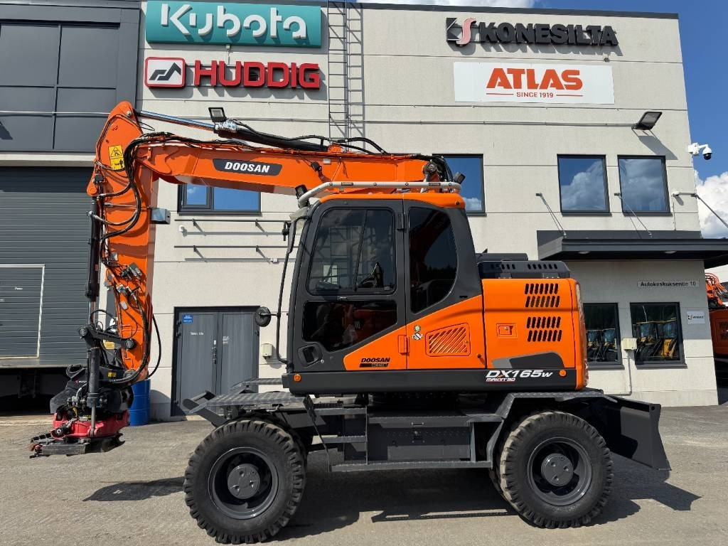 Doosan DX165W-5 PYÖRITTÄJÄLLÄ - 휠 굴삭기 : 사진 1 Doosan DX165W-5 PYÖRITTÄJÄLLÄ - 휠 굴삭기 : 사진 1