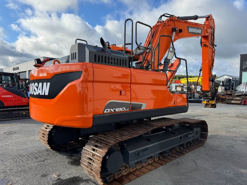 Doosan DX180LC-5 PYÖRITTÄJÄLLÄ - 크롤러 굴삭기 : 사진 5 Doosan DX180LC-5 PYÖRITTÄJÄLLÄ - 크롤러 굴삭기 : 사진 5