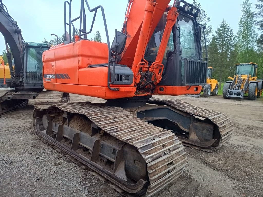 Doosan DX180LCH-3 HIGH TRACK, KALLISTAJALLA - 크롤러 굴삭기 : 사진 5 Doosan DX180LCH-3 HIGH TRACK, KALLISTAJALLA - 크롤러 굴삭기 : 사진 5