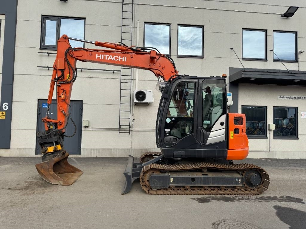 Hitachi ZX 85 US-5 Pyörittäjä, 3-Kauhaa - 미니 굴삭기 : 사진 1 Hitachi ZX 85 US-5 Pyörittäjä, 3-Kauhaa - 미니 굴삭기 : 사진 1