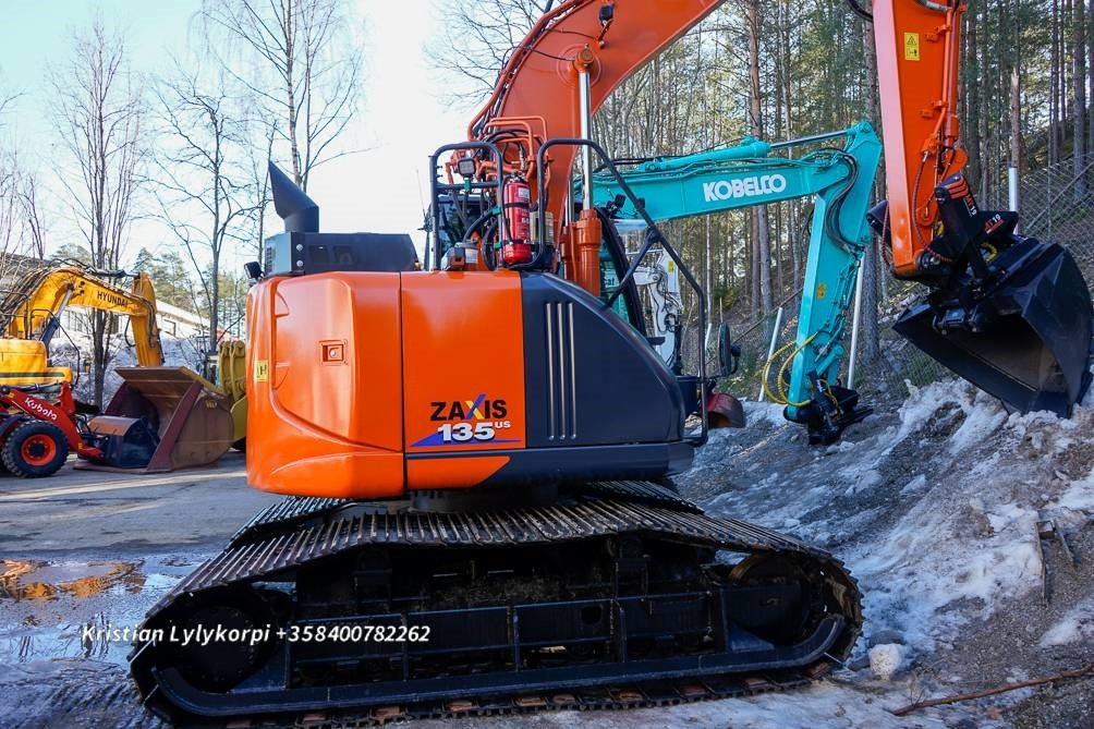 크롤러 굴삭기 Hitachi ZX135US-6 METSÄALUSTALLA : 사진 43
