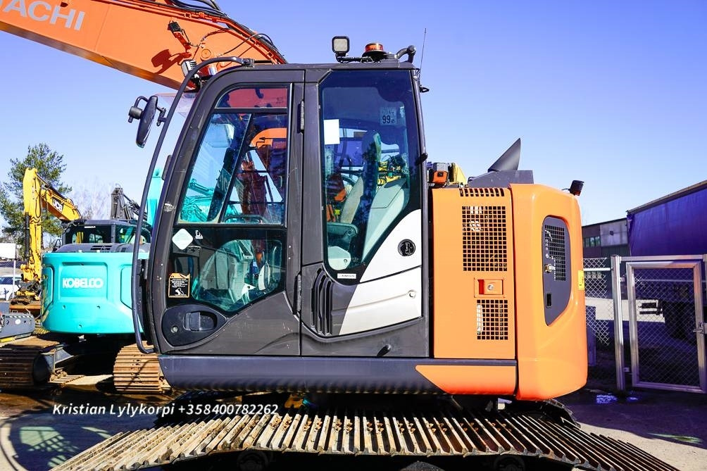 크롤러 굴삭기 Hitachi ZX135US-6 METSÄALUSTALLA : 사진 15