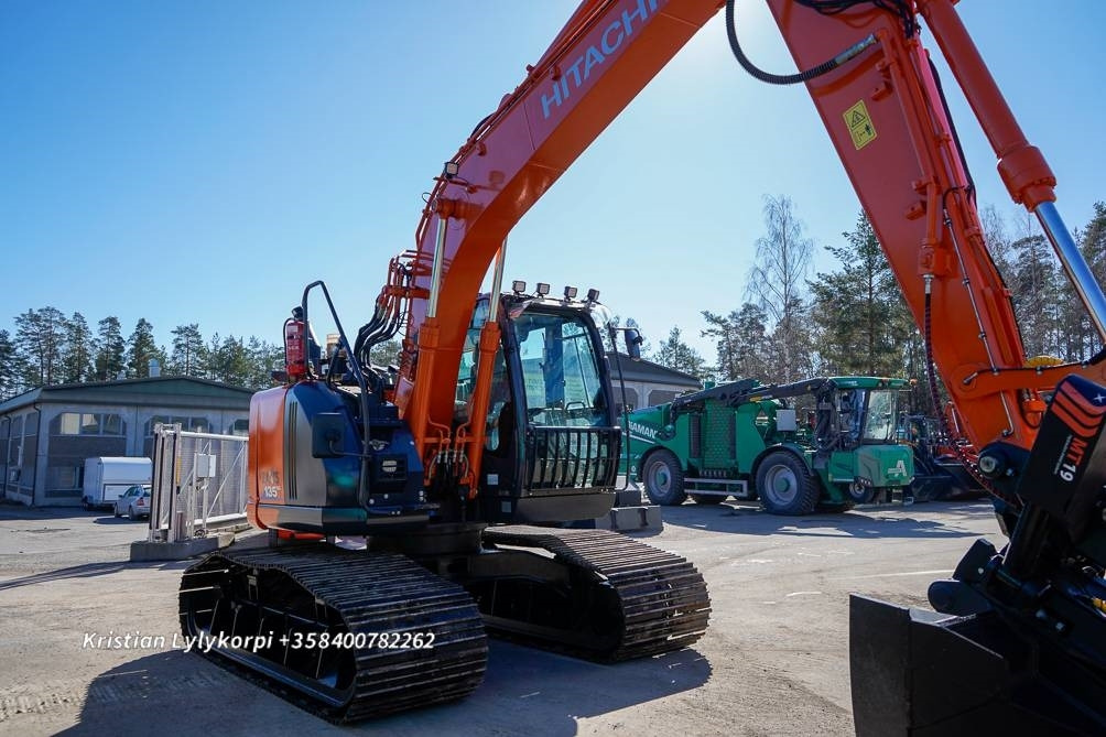 크롤러 굴삭기 Hitachi ZX135US-6 METSÄALUSTALLA : 사진 10