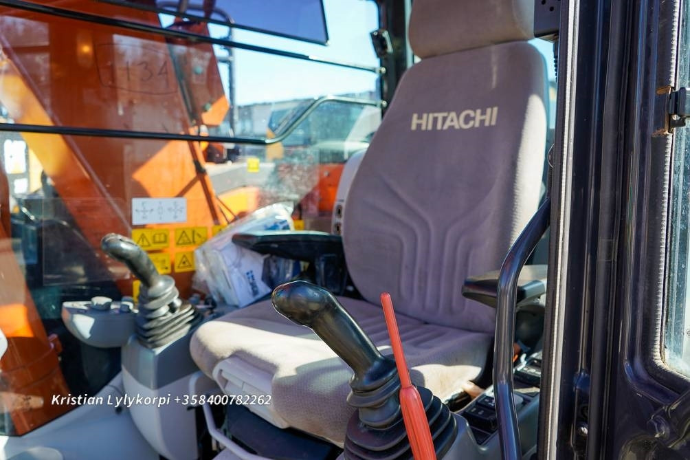크롤러 굴삭기 Hitachi ZX135US-6 METSÄALUSTALLA : 사진 26