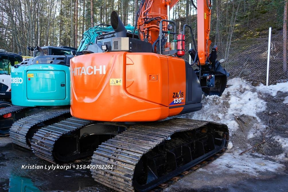 크롤러 굴삭기 Hitachi ZX135US-6 METSÄALUSTALLA : 사진 42