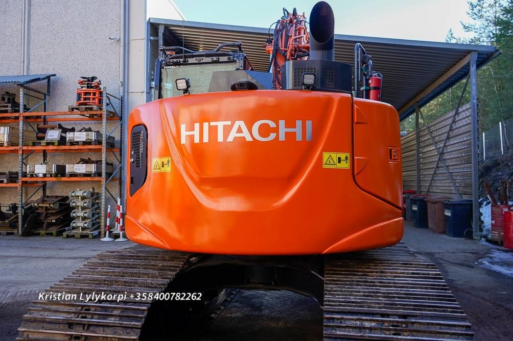 크롤러 굴삭기 Hitachi ZX135US-6 METSÄALUSTALLA : 사진 32