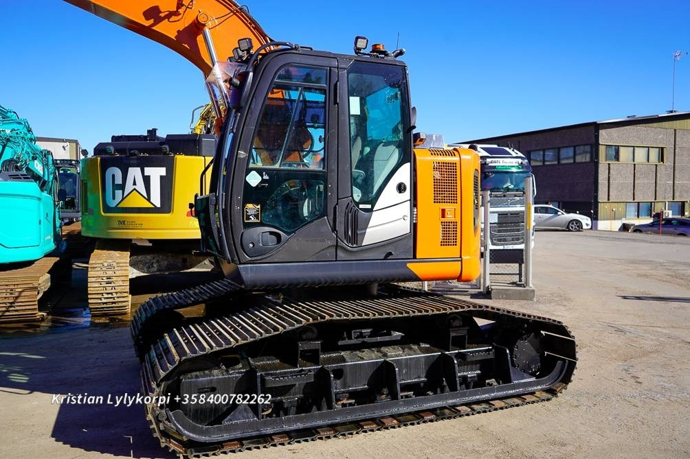 크롤러 굴삭기 Hitachi ZX135US-6 METSÄALUSTALLA : 사진 14