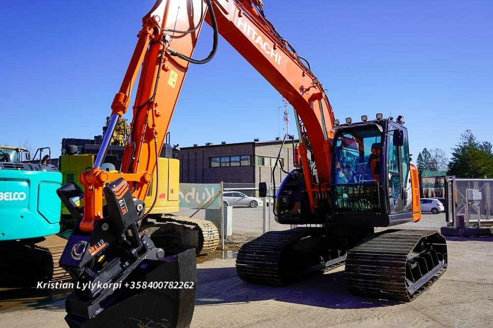 크롤러 굴삭기 Hitachi ZX135US-6 METSÄALUSTALLA : 사진 12
