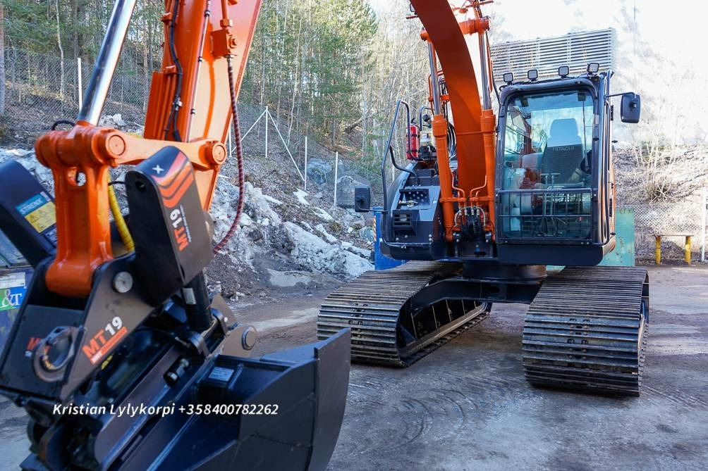 크롤러 굴삭기 Hitachi ZX135US-6 METSÄALUSTALLA : 사진 37