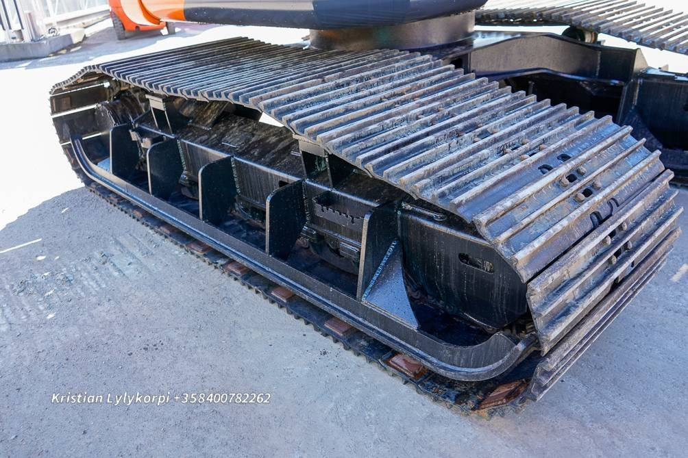 크롤러 굴삭기 Hitachi ZX135US-6 METSÄALUSTALLA : 사진 9