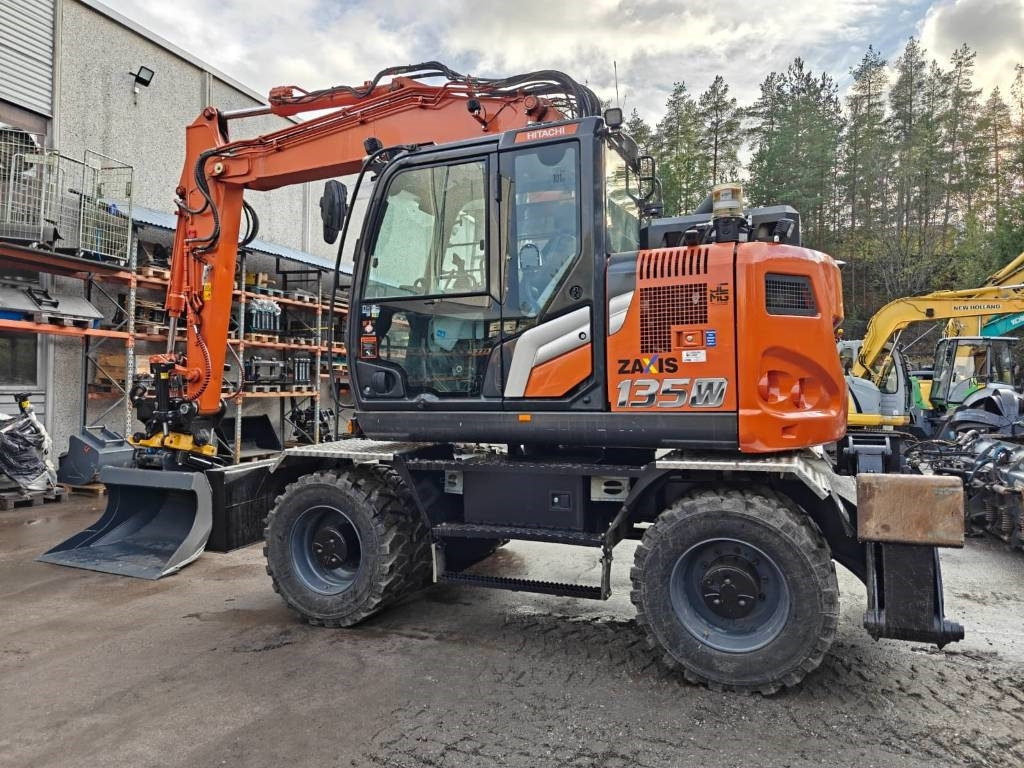 Hitachi ZX135W-7 VARUSTELTU - 휠 굴삭기 : 사진 2 Hitachi ZX135W-7 VARUSTELTU - 휠 굴삭기 : 사진 2