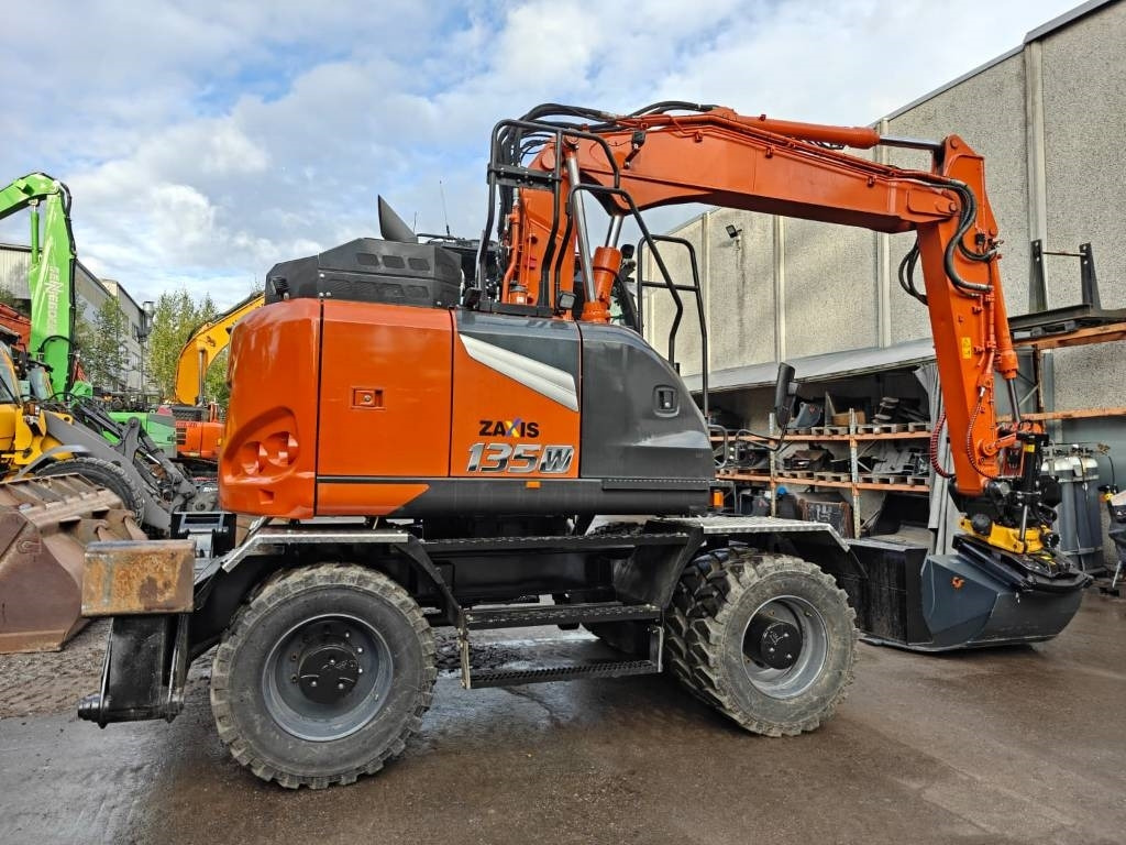 Hitachi ZX135W-7 VARUSTELTU - 휠 굴삭기 : 사진 5 Hitachi ZX135W-7 VARUSTELTU - 휠 굴삭기 : 사진 5