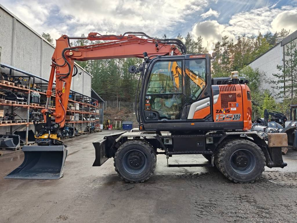 Hitachi ZX135W-7 VARUSTELTU - 휠 굴삭기 : 사진 1 Hitachi ZX135W-7 VARUSTELTU - 휠 굴삭기 : 사진 1