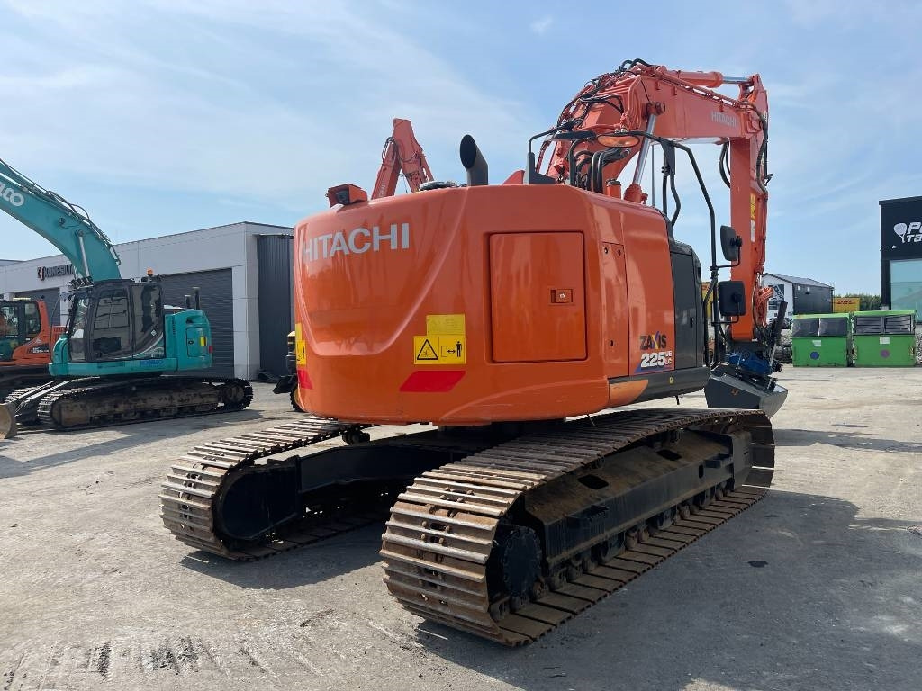 Hitachi ZX225USLC-6 PYÖRITTÄJÄLLÄ - 크롤러 굴삭기 : 사진 4 Hitachi ZX225USLC-6 PYÖRITTÄJÄLLÄ - 크롤러 굴삭기 : 사진 4