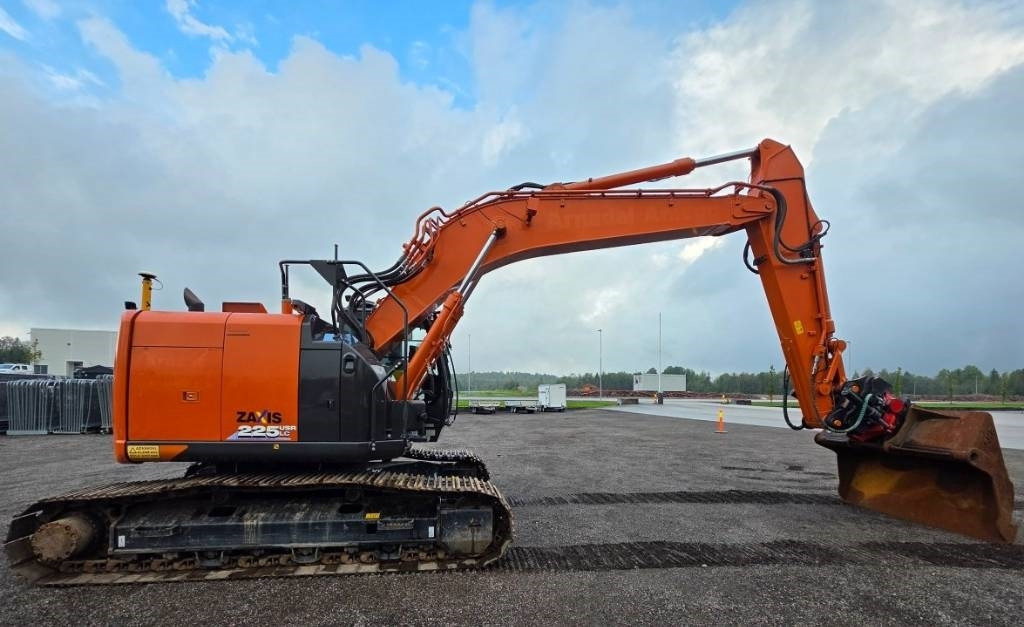 Hitachi ZX225USRLC-6 - 크롤러 굴삭기 : 사진 3 Hitachi ZX225USRLC-6 - 크롤러 굴삭기 : 사진 3