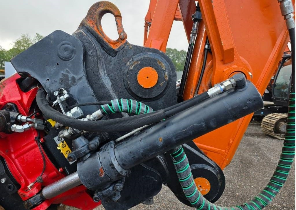 Hitachi ZX225USRLC-6 - 크롤러 굴삭기 : 사진 5 Hitachi ZX225USRLC-6 - 크롤러 굴삭기 : 사진 5