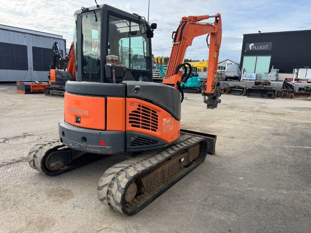 Hitachi ZX50U-2 PYÖRITTÄJÄLLÄ - 미니 굴삭기 : 사진 5 Hitachi ZX50U-2 PYÖRITTÄJÄLLÄ - 미니 굴삭기 : 사진 5