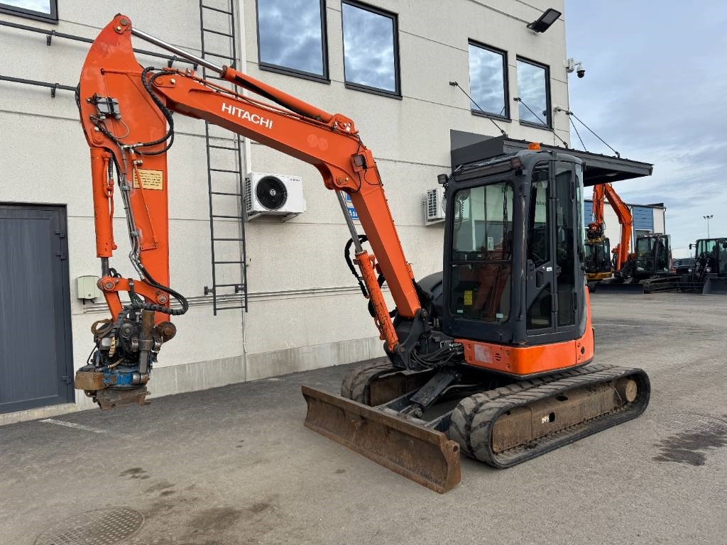 Hitachi ZX50U-2 PYÖRITTÄJÄLLÄ - 미니 굴삭기 : 사진 2 Hitachi ZX50U-2 PYÖRITTÄJÄLLÄ - 미니 굴삭기 : 사진 2
