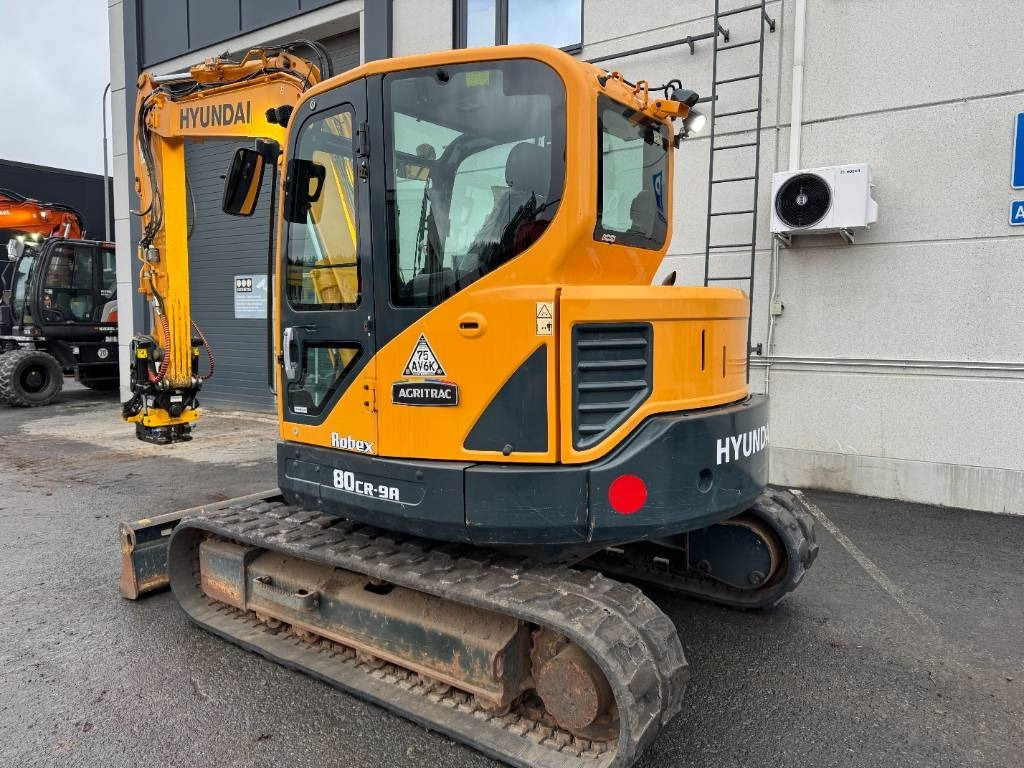 Hyundai R80CR-9A PYÖRITTÄJÄLLÄ - 미니 굴삭기 : 사진 3 Hyundai R80CR-9A PYÖRITTÄJÄLLÄ - 미니 굴삭기 : 사진 3