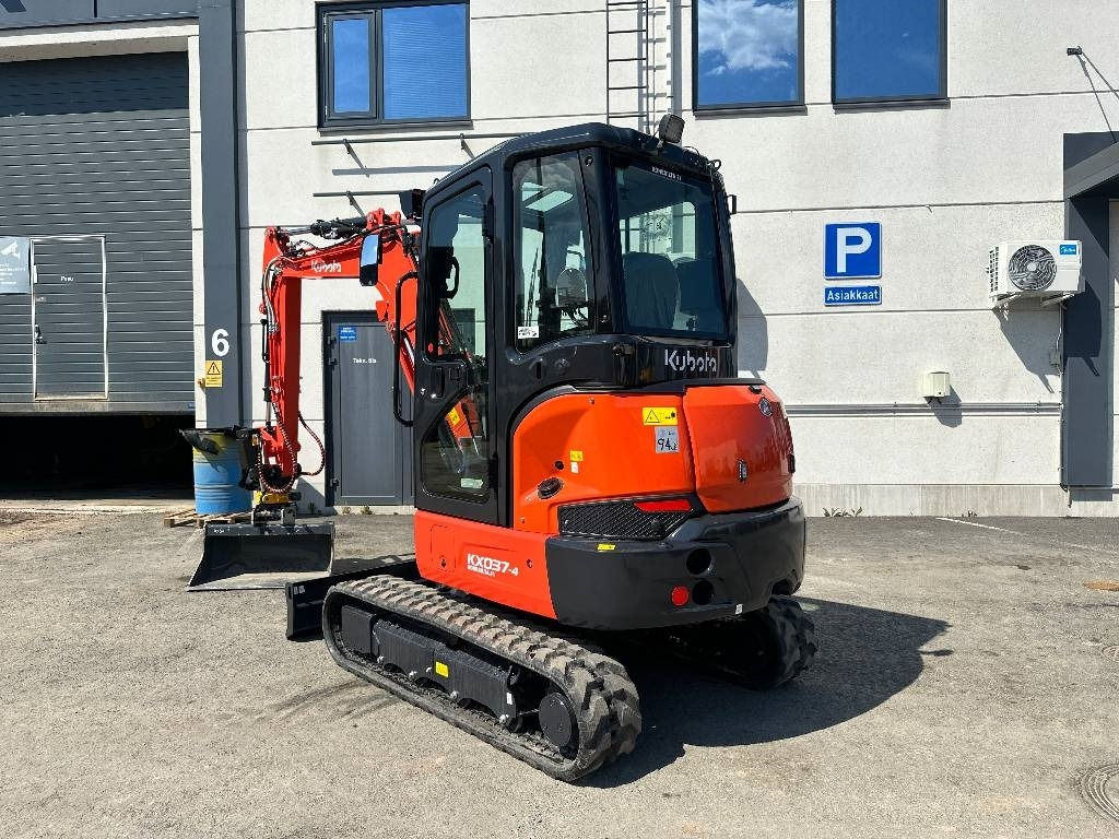 Kubota KX037-4 PYÖRITTÄJÄLLÄ - 미니 굴삭기 : 사진 2 Kubota KX037-4 PYÖRITTÄJÄLLÄ - 미니 굴삭기 : 사진 2