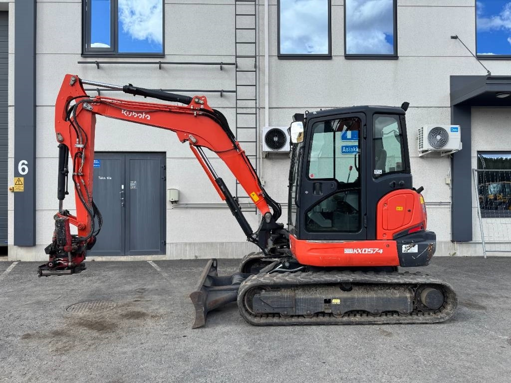Kubota KX057-4 PYÖRITTÄJÄLLÄ - 미니 굴삭기 : 사진 1 Kubota KX057-4 PYÖRITTÄJÄLLÄ - 미니 굴삭기 : 사진 1