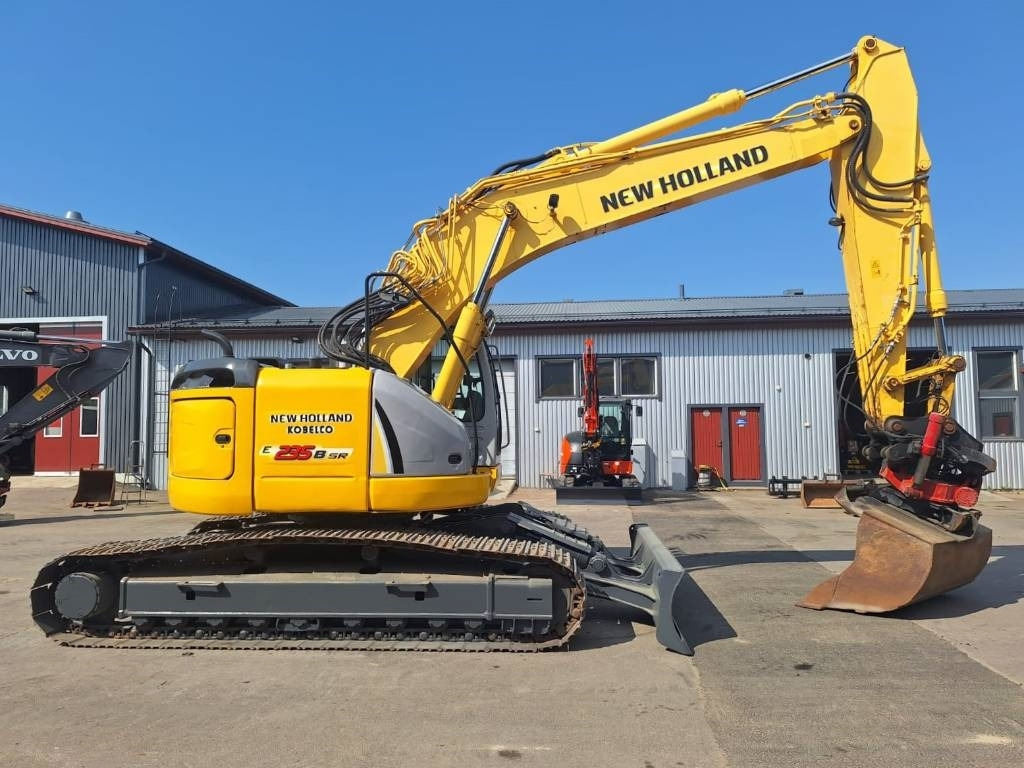 New Holland E235BSRLC PYÖRITTÄJÄLLÄ - 크롤러 굴삭기 : 사진 5 New Holland E235BSRLC PYÖRITTÄJÄLLÄ - 크롤러 굴삭기 : 사진 5