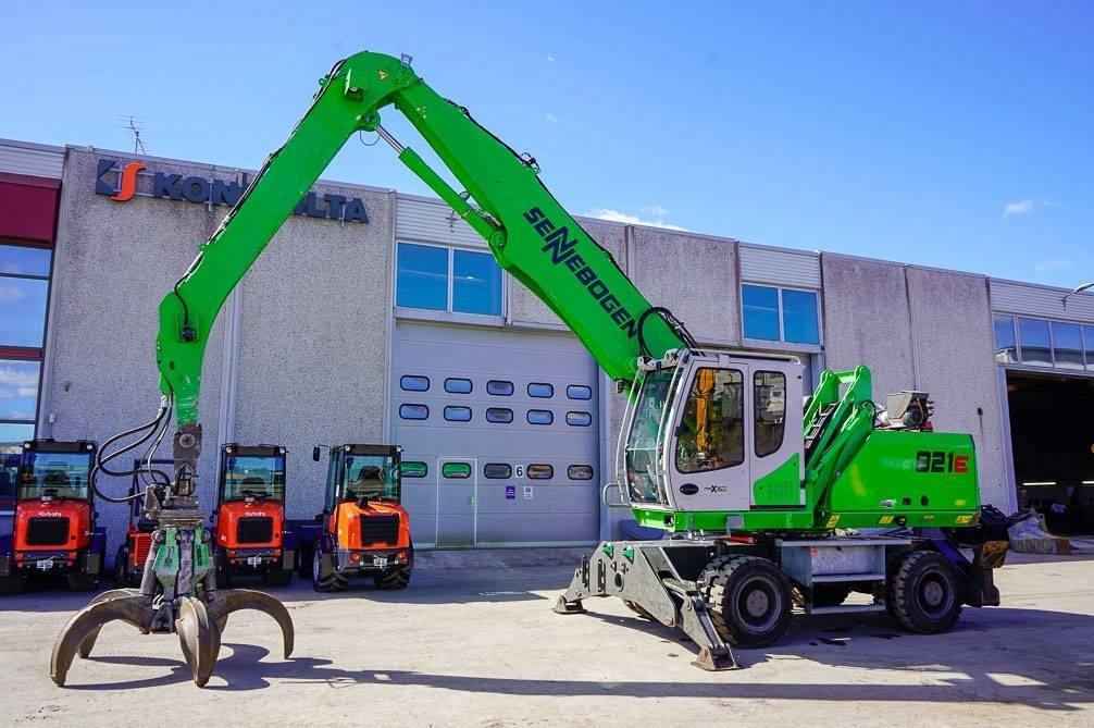 Sennebogen 821E SIPULIKOURALLA - 폐기물/ 산업 처리기 : 사진 3 Sennebogen 821E SIPULIKOURALLA - 폐기물/ 산업 처리기 : 사진 3