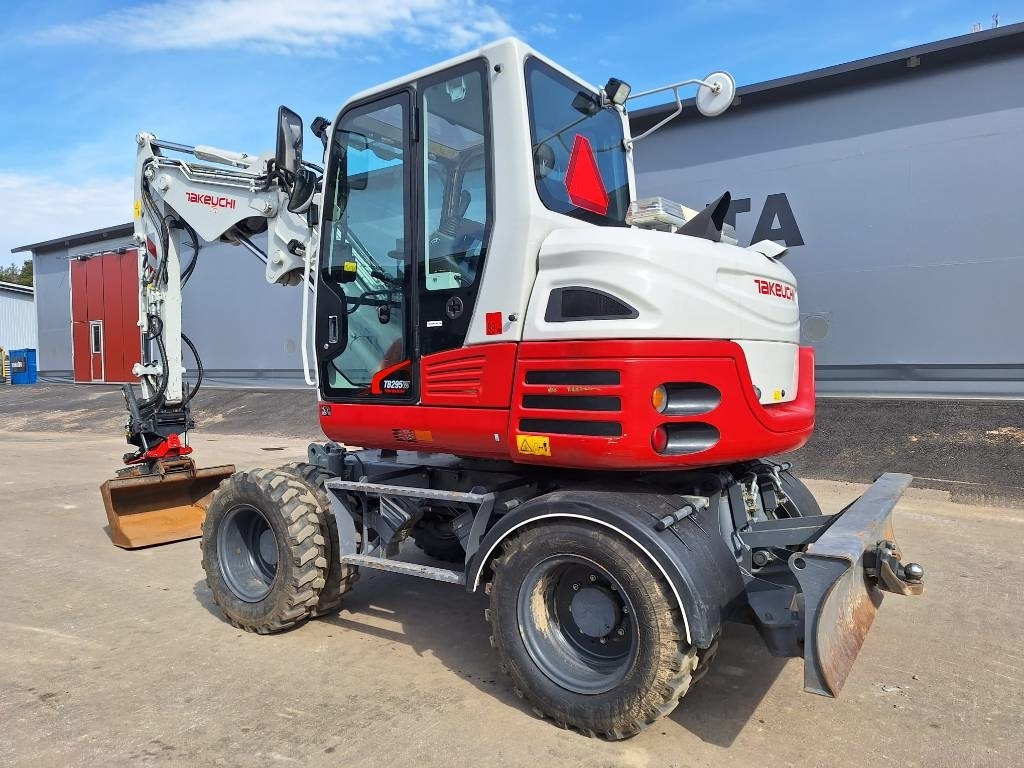 Takeuchi TB295W KÄRRY, PYÖRITTÄJÄ, 5-KAUHAA - 휠 굴삭기 : 사진 2 Takeuchi TB295W KÄRRY, PYÖRITTÄJÄ, 5-KAUHAA - 휠 굴삭기 : 사진 2