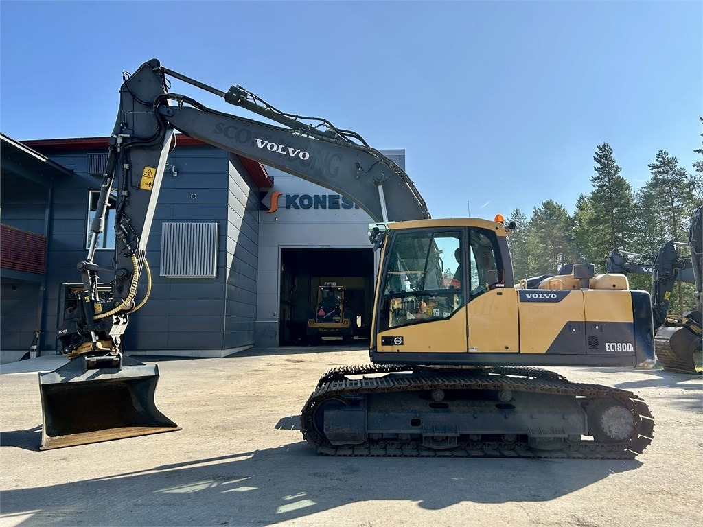 Volvo EC180DL PYÖRITTÄJÄLLÄ - 크롤러 굴삭기 : 사진 1 Volvo EC180DL PYÖRITTÄJÄLLÄ - 크롤러 굴삭기 : 사진 1