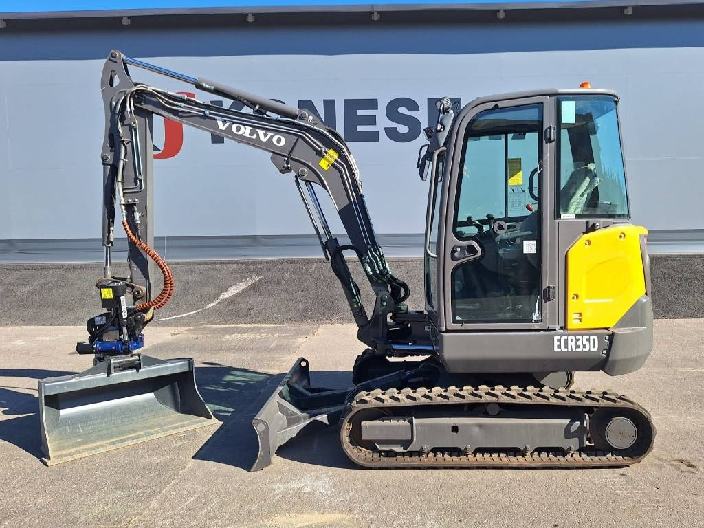 Volvo EC35D PYÖRITTÄJÄLLÄ - 미니 굴삭기 : 사진 1 Volvo EC35D PYÖRITTÄJÄLLÄ - 미니 굴삭기 : 사진 1