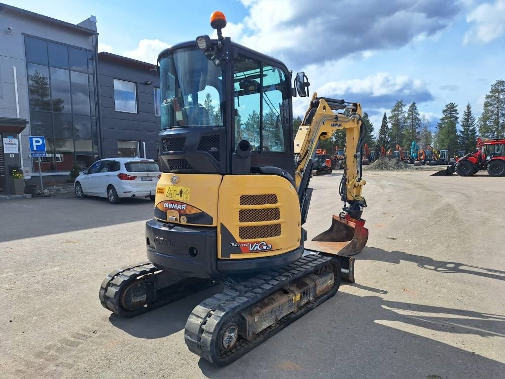 Yanmar ViO33-U PYÖRITTÄJÄLLÄ - 미니 굴삭기 : 사진 3 Yanmar ViO33-U PYÖRITTÄJÄLLÄ - 미니 굴삭기 : 사진 3