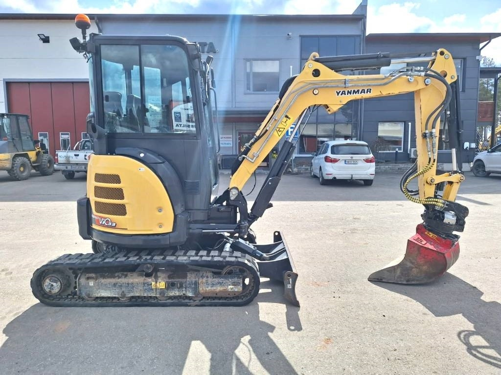 Yanmar ViO33-U PYÖRITTÄJÄLLÄ - 미니 굴삭기 : 사진 4 Yanmar ViO33-U PYÖRITTÄJÄLLÄ - 미니 굴삭기 : 사진 4