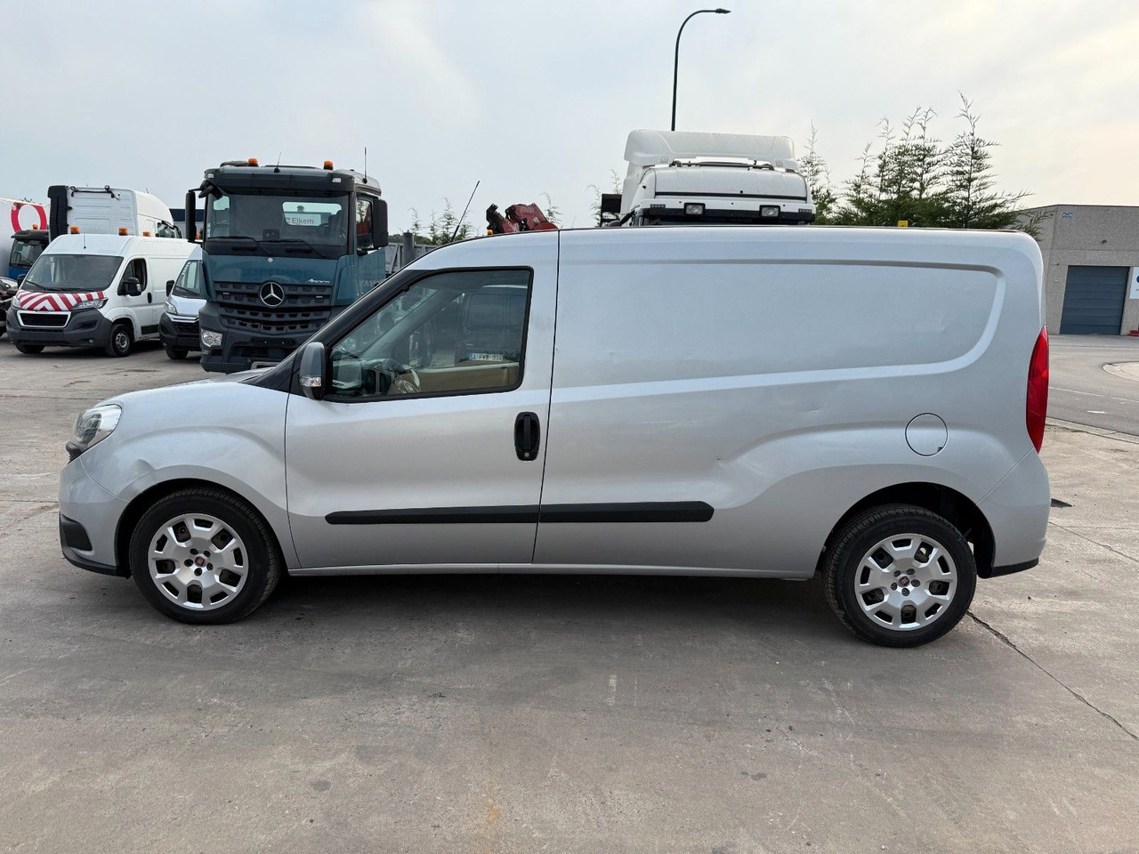 Fiat Doblo Maxi. 1.6 Klima. Navi. Tempomat - 소형 밴 : 사진 2 Fiat Doblo Maxi. 1.6 Klima. Navi. Tempomat - 소형 밴 : 사진 2