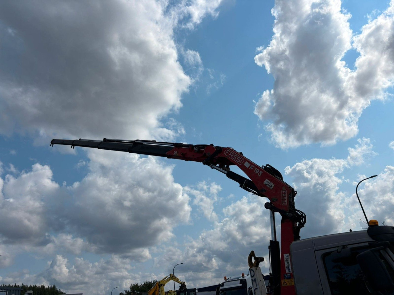 Volvo 6x4. Fassi F195A. Abroll. Funk. Tempomat. - 후크 리프트 트럭, 크레인 트럭 : 사진 4 Volvo 6x4. Fassi F195A. Abroll. Funk. Tempomat. - 후크 리프트 트럭, 크레인 트럭 : 사진 4