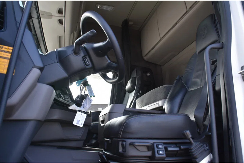 Scania R 460 NGS 6x4NB - SUPER - FULL AIR - RETARDER - 148 TKM - PARK. AIRCO - HYDRAULIC SYSTEM - LED - LEATHER SEATS - EXCELLENT CONDI - 트랙터 유닛 : 사진 4 Scania R 460 NGS 6x4NB - SUPER - FULL AIR - RETARDER - 148 TKM - PARK. AIRCO - HYDRAULIC SYSTEM - LED - LEATHER SEATS - EXCELLENT CONDI - 트랙터 유닛 : 사진 4
