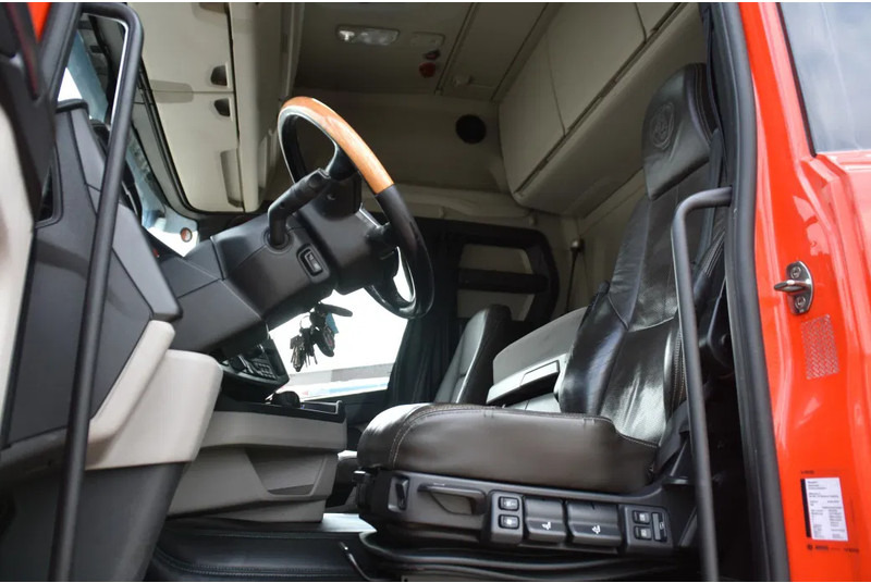 Scania R450 NGS 6x2/4NB - RETARDER - FULL AIR - 748 TKM - LEATHER SEATS - NAVI - 2 x FUEL TANKS - LED LIGHTS - - 트랙터 유닛 : 사진 4 Scania R450 NGS 6x2/4NB - RETARDER - FULL AIR - 748 TKM - LEATHER SEATS - NAVI - 2 x FUEL TANKS - LED LIGHTS - - 트랙터 유닛 : 사진 4