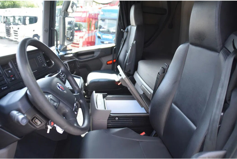 Scania S410 NGS 4x2EB MEGA 95 cm or 103 cm driving height - RETARDER - 649 TKM - FULL AIR - PARK. AIRCO - LEATHER SEATS - 2 x FUEL TANK - 트랙터 유닛 : 사진 5 Scania S410 NGS 4x2EB MEGA 95 cm or 103 cm driving height - RETARDER - 649 TKM - FULL AIR - PARK. AIRCO - LEATHER SEATS - 2 x FUEL TANK - 트랙터 유닛 : 사진 5