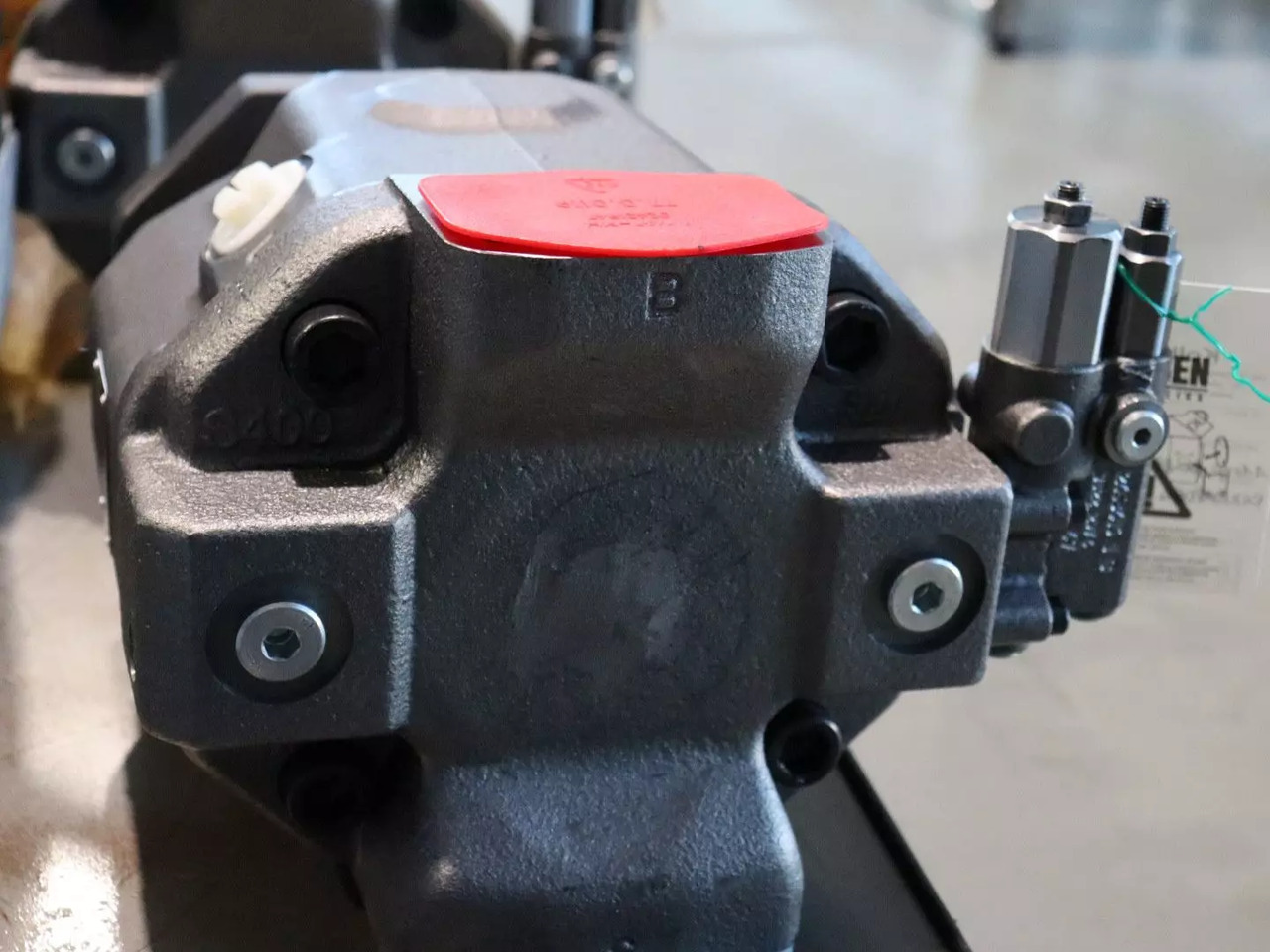 REXROTH A10VO100DFR/31L-VSC62N00 - 유압 펌프 자재 취급 장비 용 : 사진 2 REXROTH A10VO100DFR/31L-VSC62N00 - 유압 펌프 자재 취급 장비 용 : 사진 2