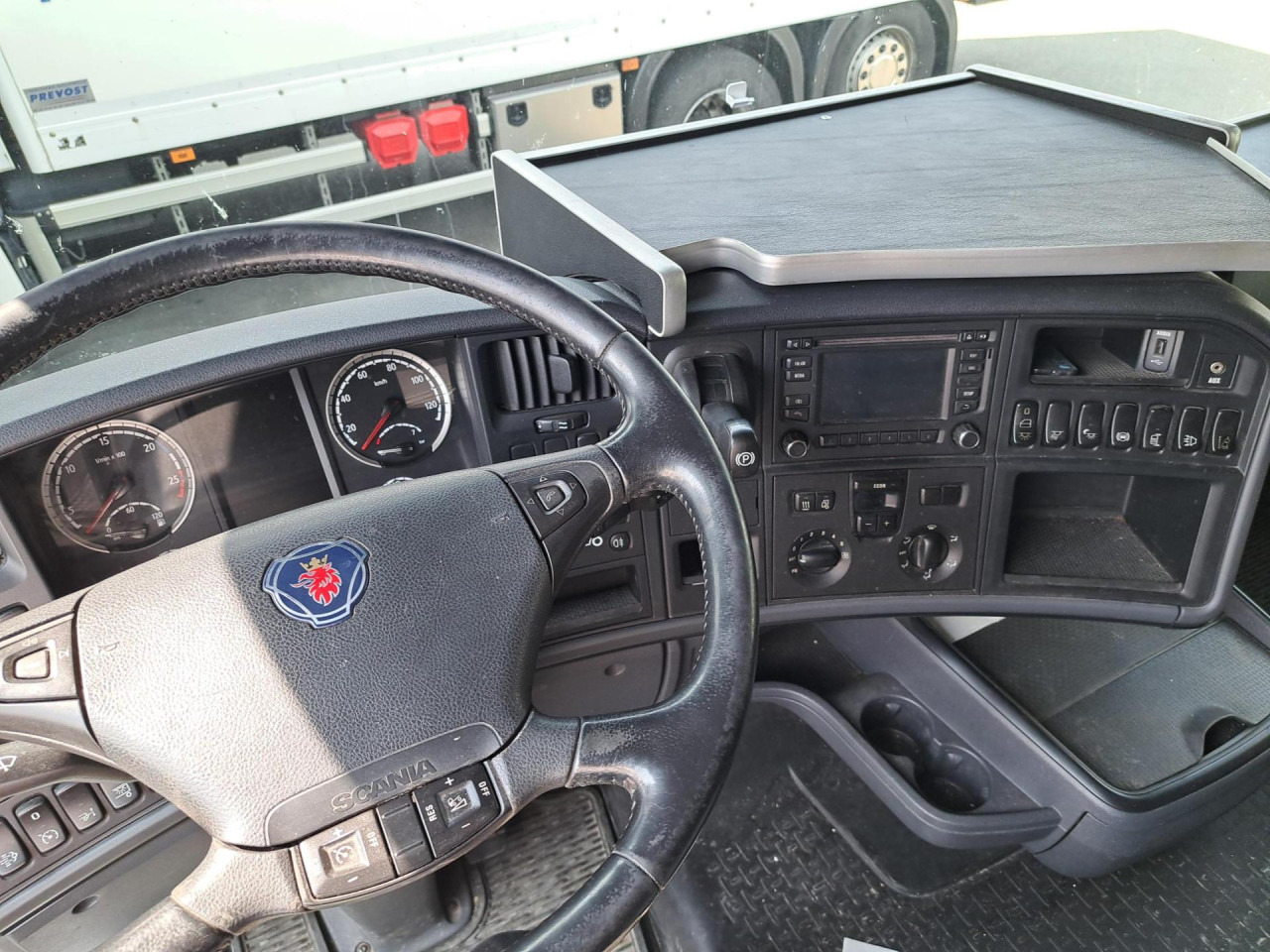 SCANIA SCANIA PORT FOURG HAYON 4 tonnes - 캡 새시 트럭 : 사진 2 SCANIA SCANIA PORT FOURG HAYON 4 tonnes - 캡 새시 트럭 : 사진 2