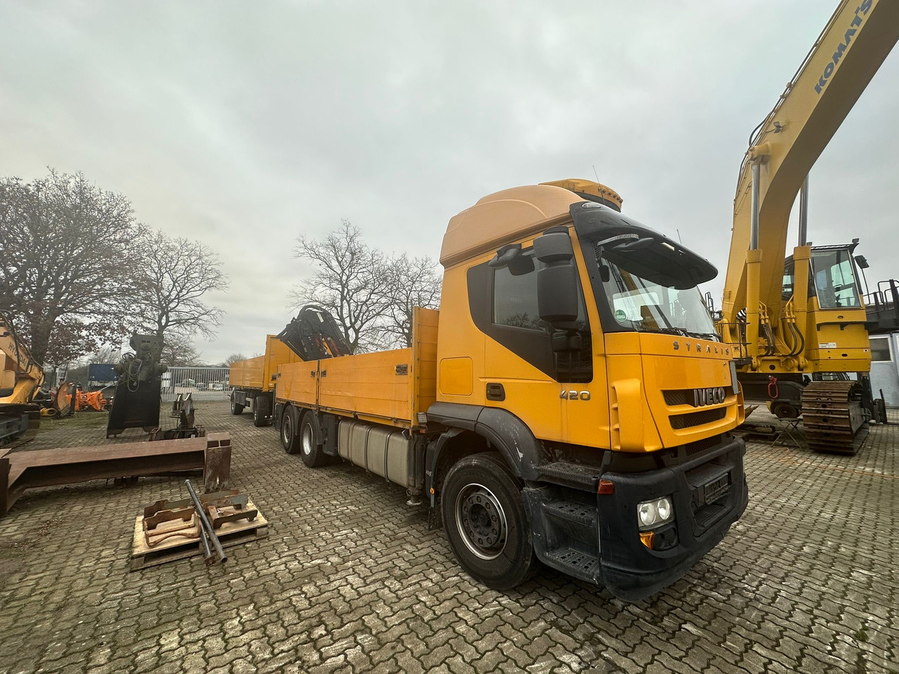 IVECO STRALIS 420 truck open box with TEREX loading crane 290.2E-A3 - 후크 리프트 트럭, 크레인 트럭 : 사진 2 IVECO STRALIS 420 truck open box with TEREX loading crane 290.2E-A3 - 후크 리프트 트럭, 크레인 트럭 : 사진 2