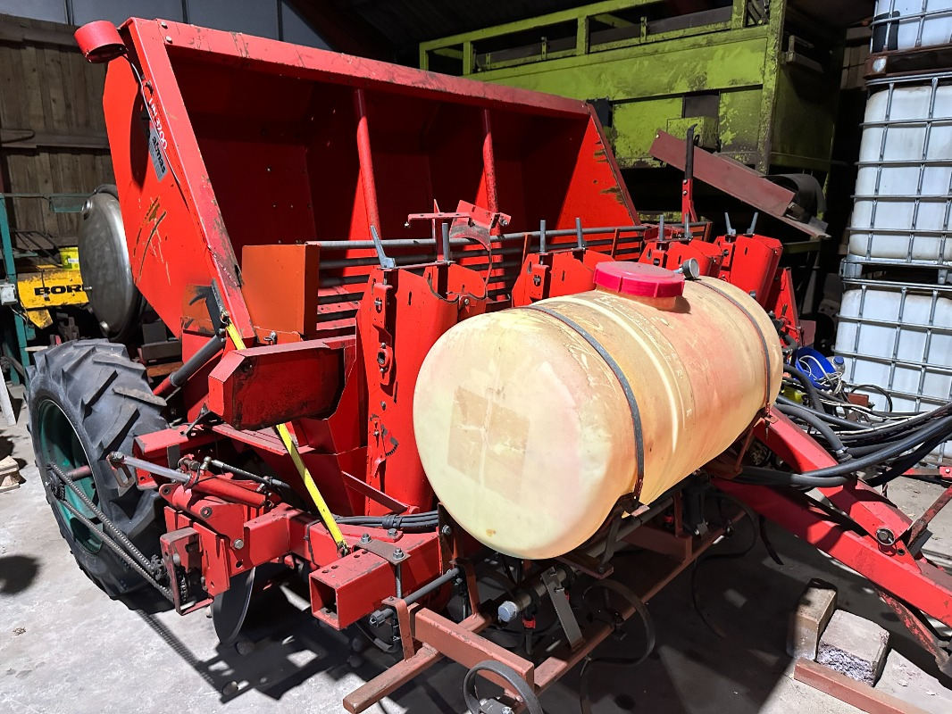 Kverneland UN-3200 - 콤바인 수확기 : 사진 1 Kverneland UN-3200 - 콤바인 수확기 : 사진 1