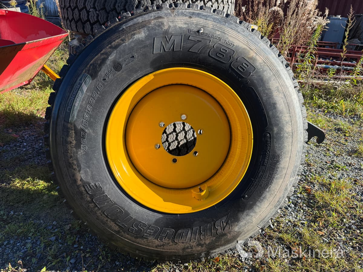 Bridgestone M788 Entreprenaddäck på fälg 385/65R22.5 - 휠 및 타이어 패키지 건설기계 용 : 사진 5 Bridgestone M788 Entreprenaddäck på fälg 385/65R22.5 - 휠 및 타이어 패키지 건설기계 용 : 사진 5