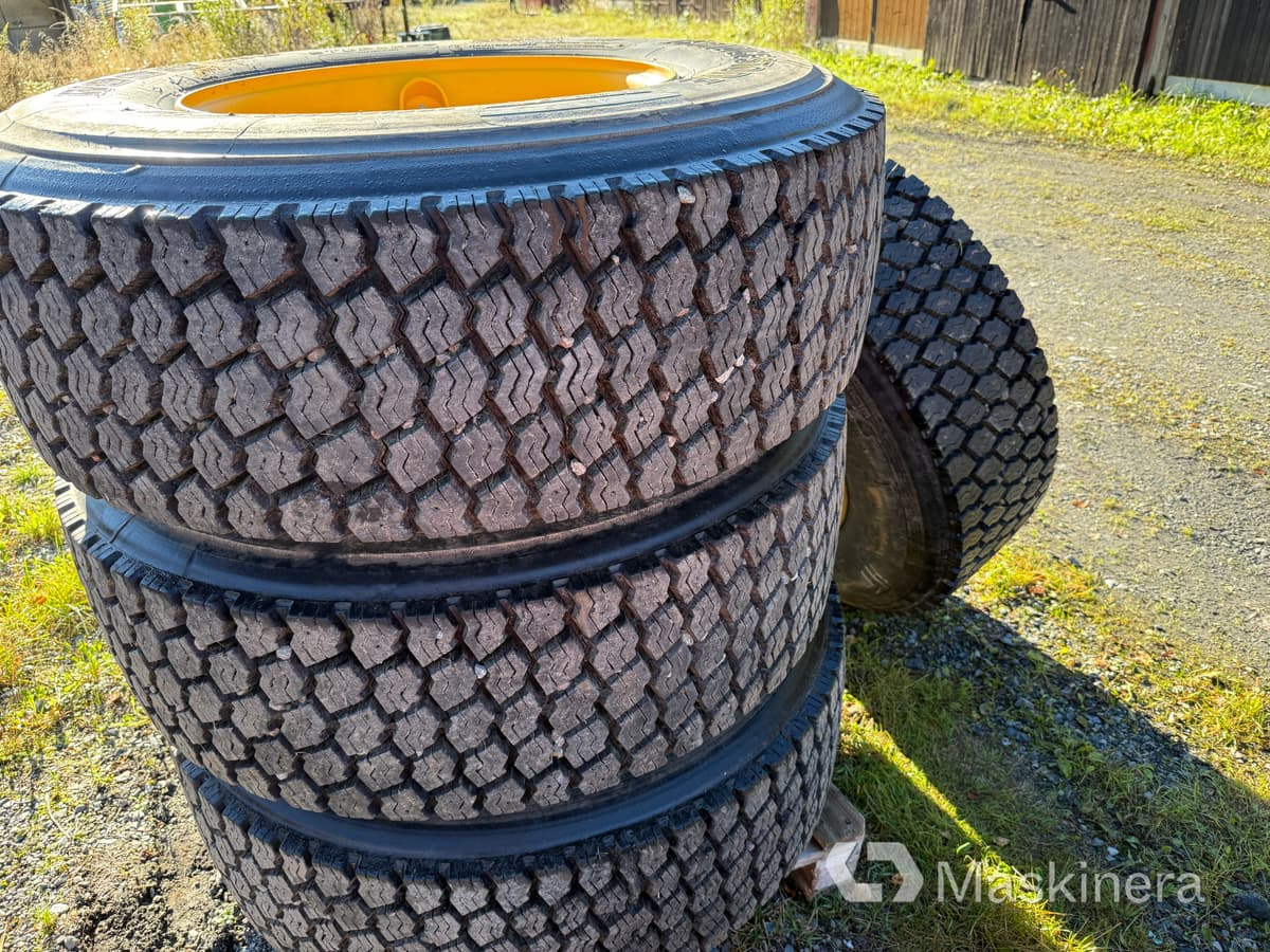 Bridgestone M788 Entreprenaddäck på fälg 385/65R22.5 - 휠 및 타이어 패키지 건설기계 용 : 사진 4 Bridgestone M788 Entreprenaddäck på fälg 385/65R22.5 - 휠 및 타이어 패키지 건설기계 용 : 사진 4